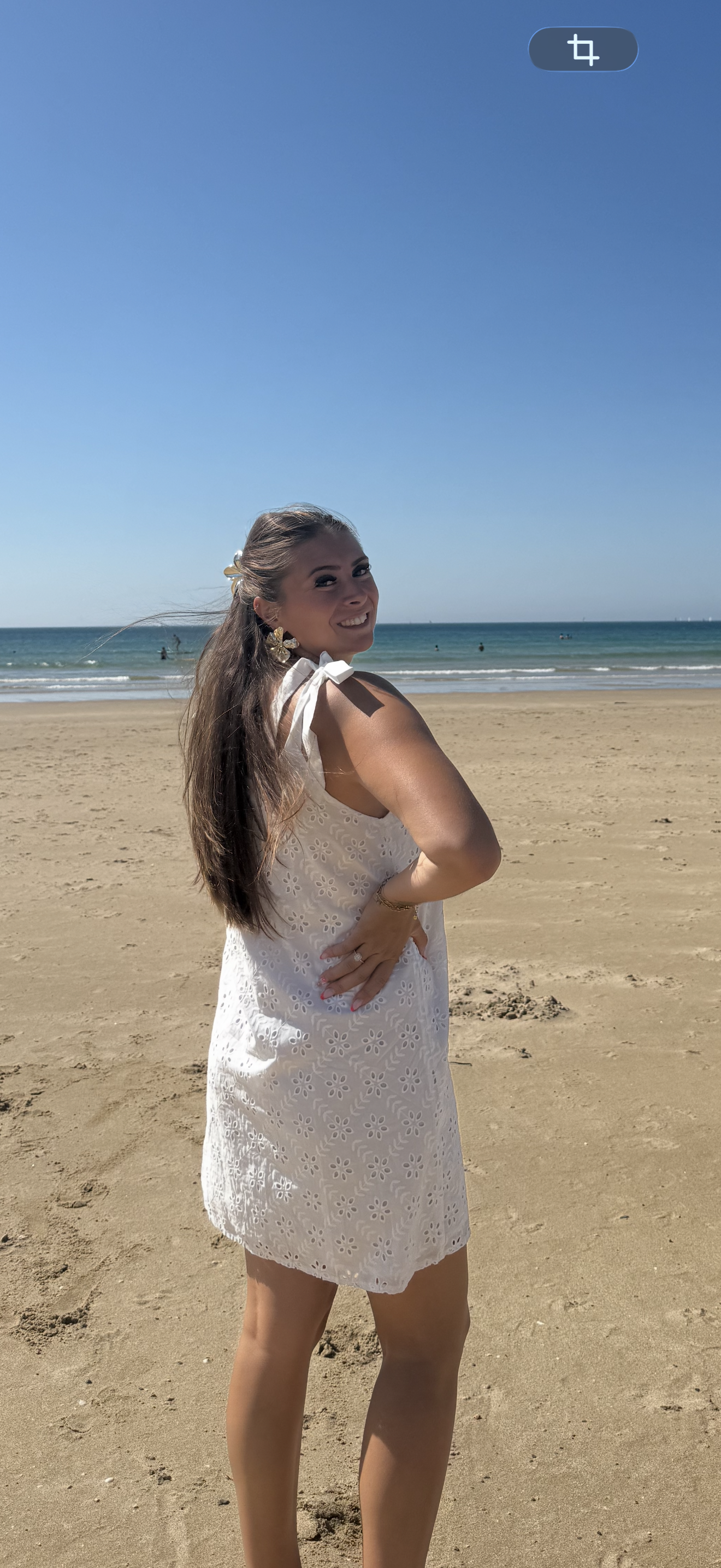Robe brodée à noeuds