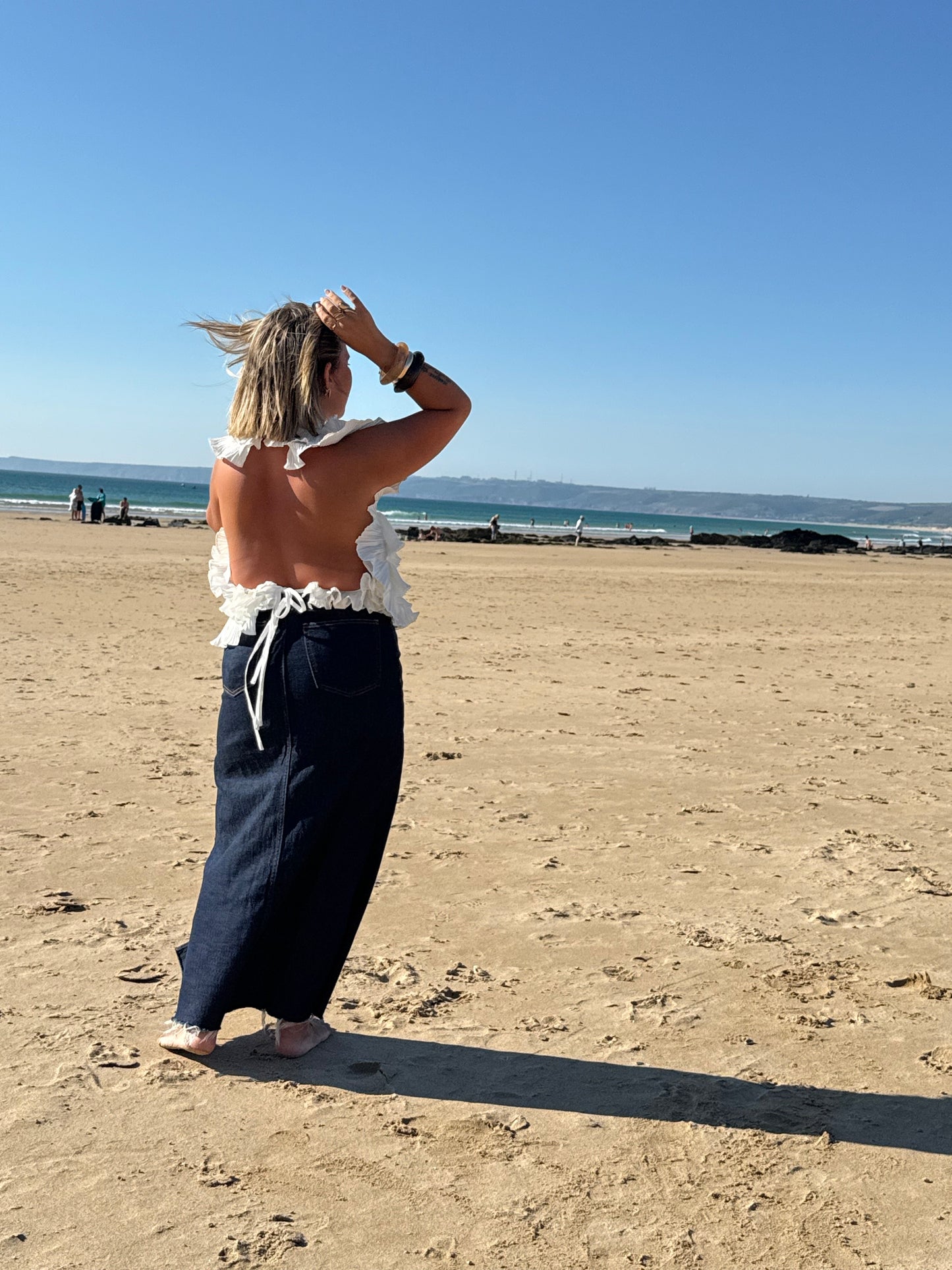 Top froufrou blanc dos nu