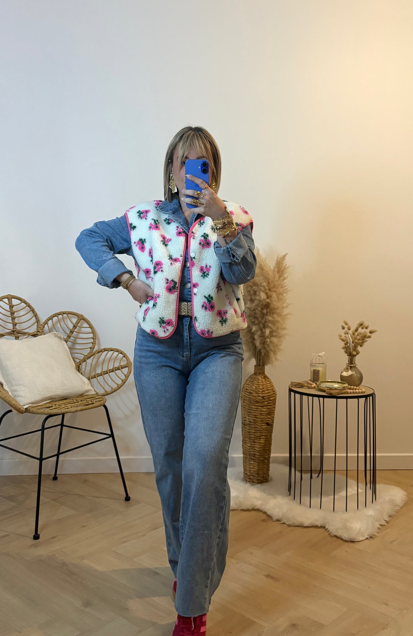 GILET SANS MANCHES MOTIFS FLEURS