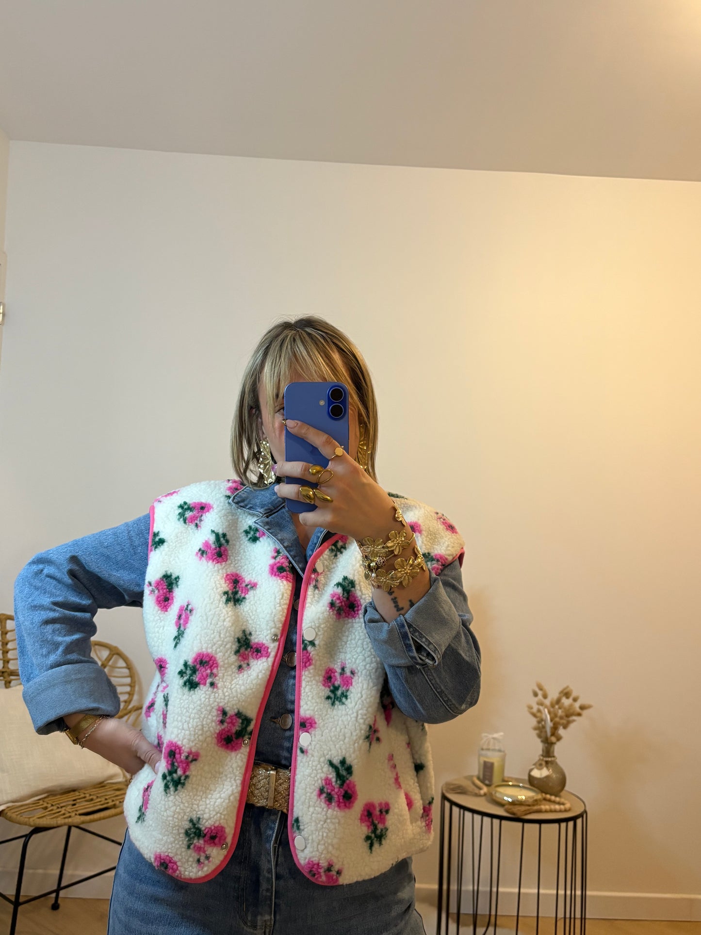 GILET SANS MANCHES MOTIFS FLEURS