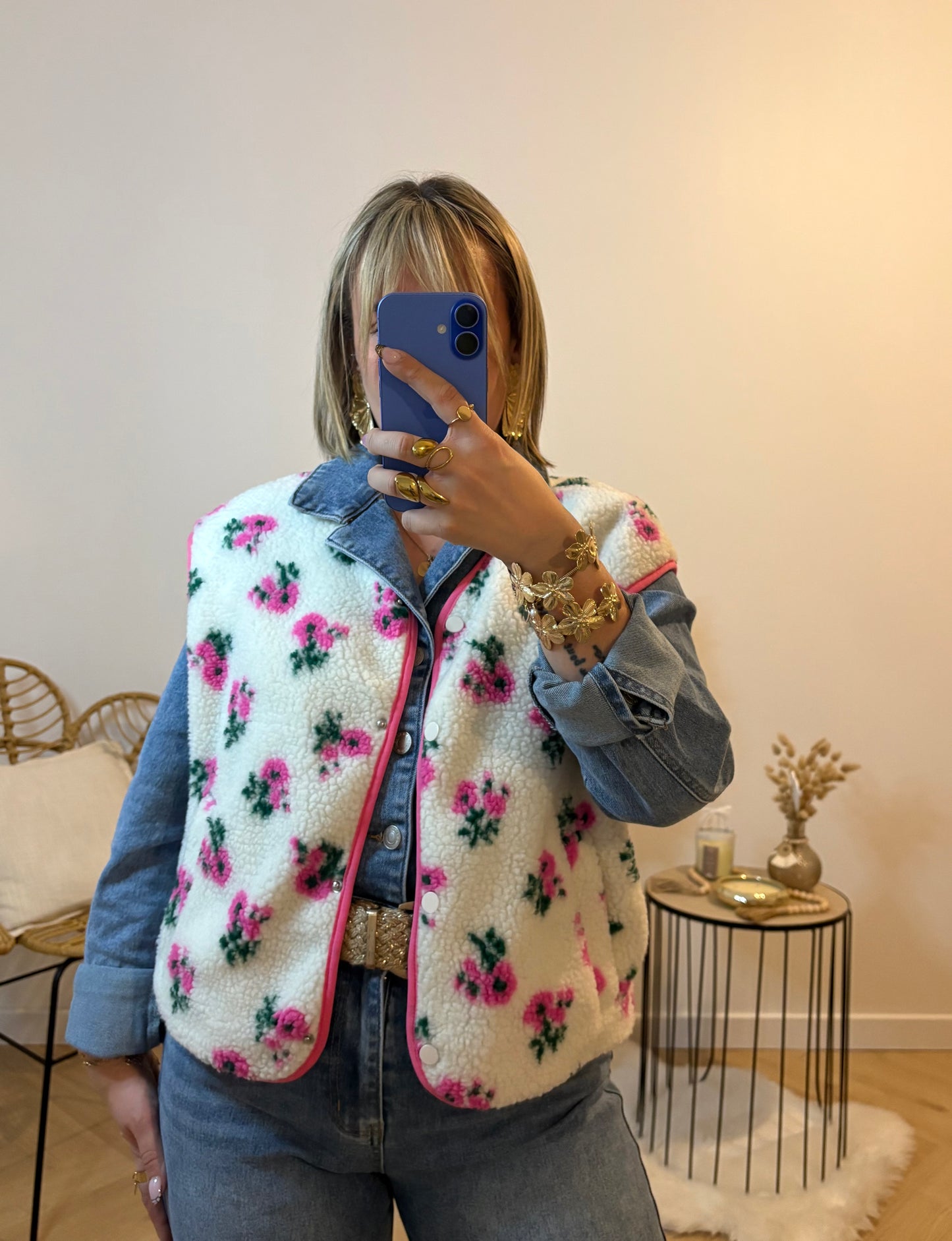 GILET SANS MANCHES MOTIFS FLEURS